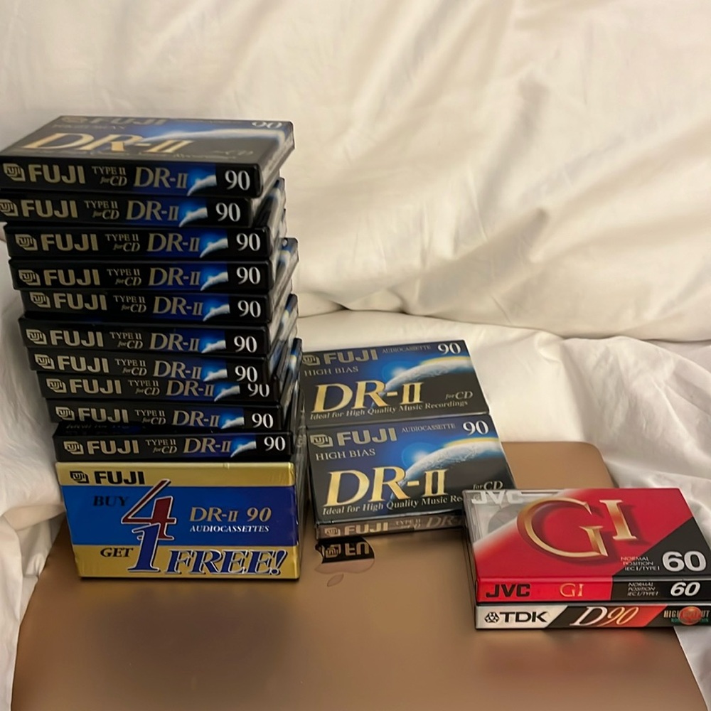 Lot of Fuji DR-II 90 High Bias audiocassettes (17) Plus (1)TDK D90 ans (1)JVC G1